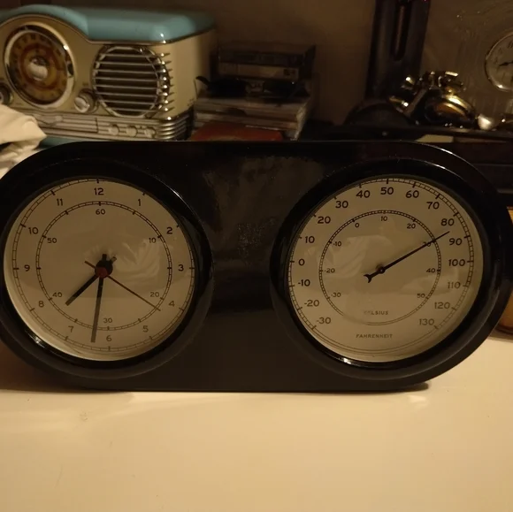 Clock - Picture 3 of 4